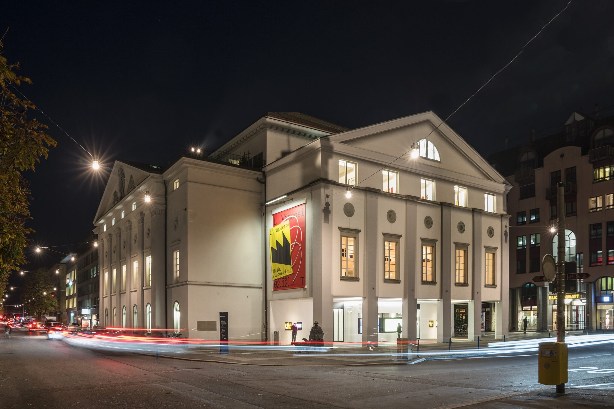 Luzerner Theater bei Nacht